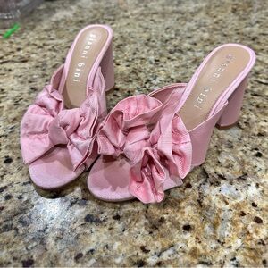 Gianni Bini Bow Block Heel